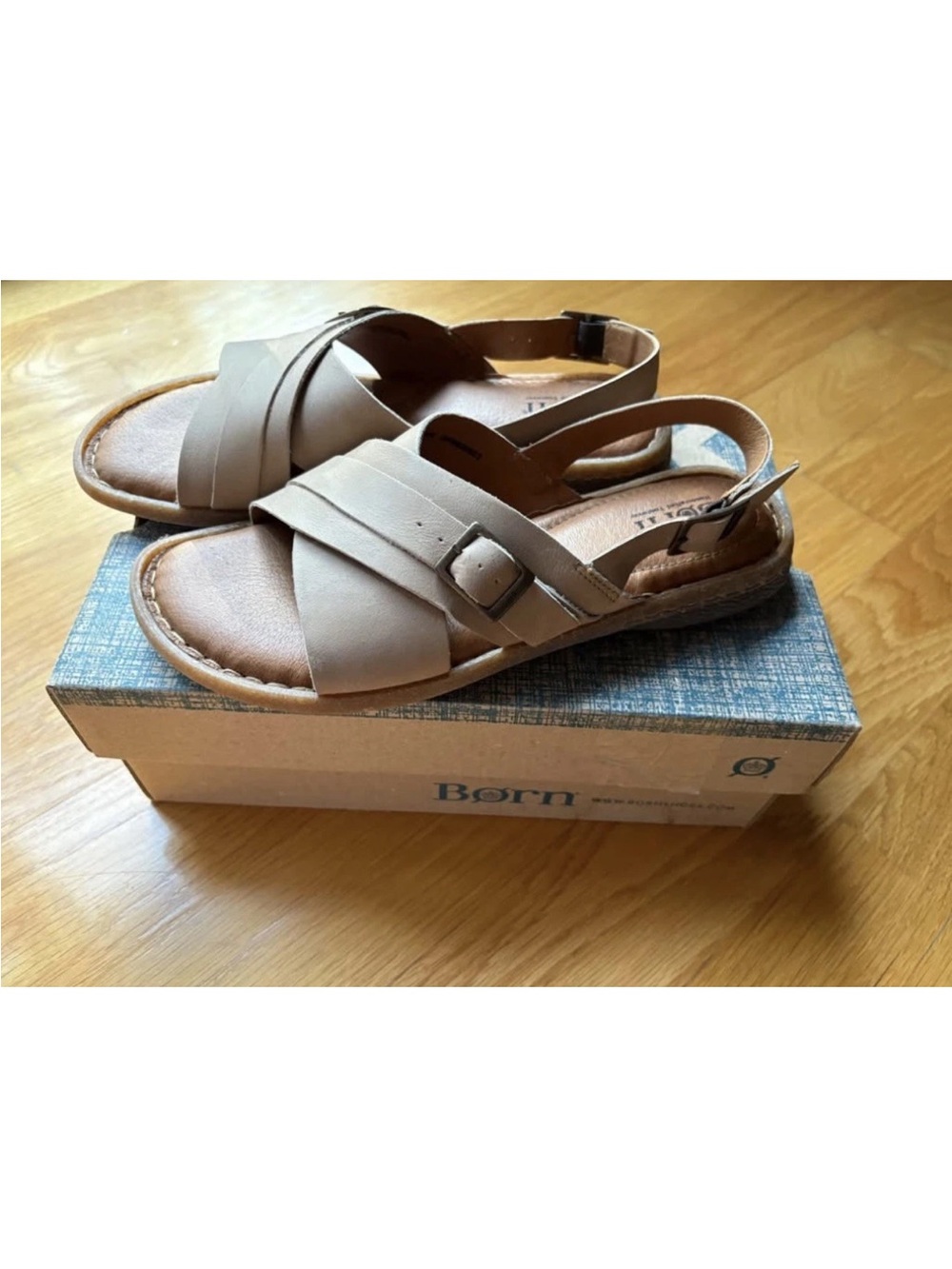 RARE women’s Born Basics light brown leather flat ankle strap sandals 8 / 39 - Picture 7 of 7